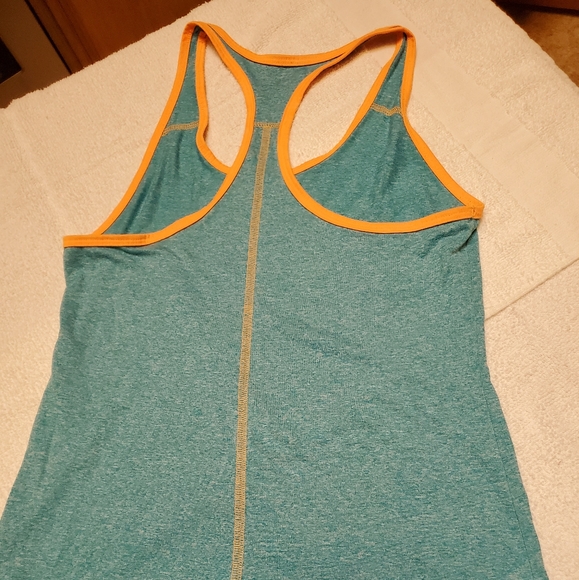Sale 3 tank tops - Picture 6 of 14